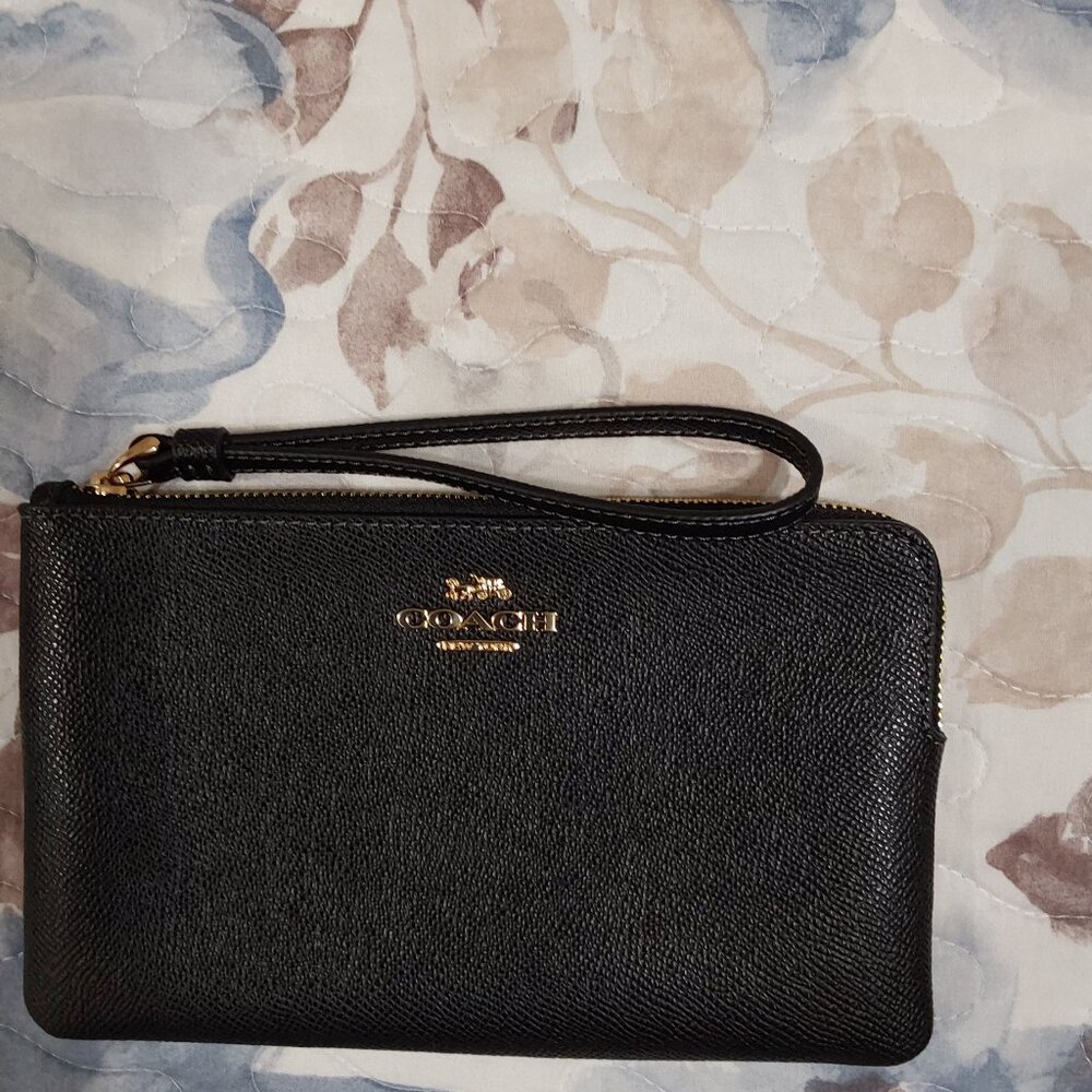 NWT Coach Large Corner Zip Wristlet